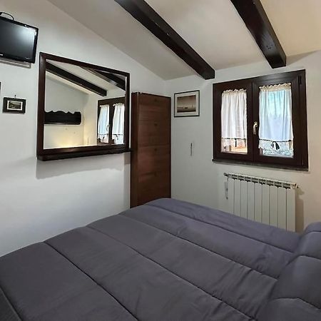 Free Parking La Bianca Neve Cottage Кастель-ді-Сангро Екстер'єр фото