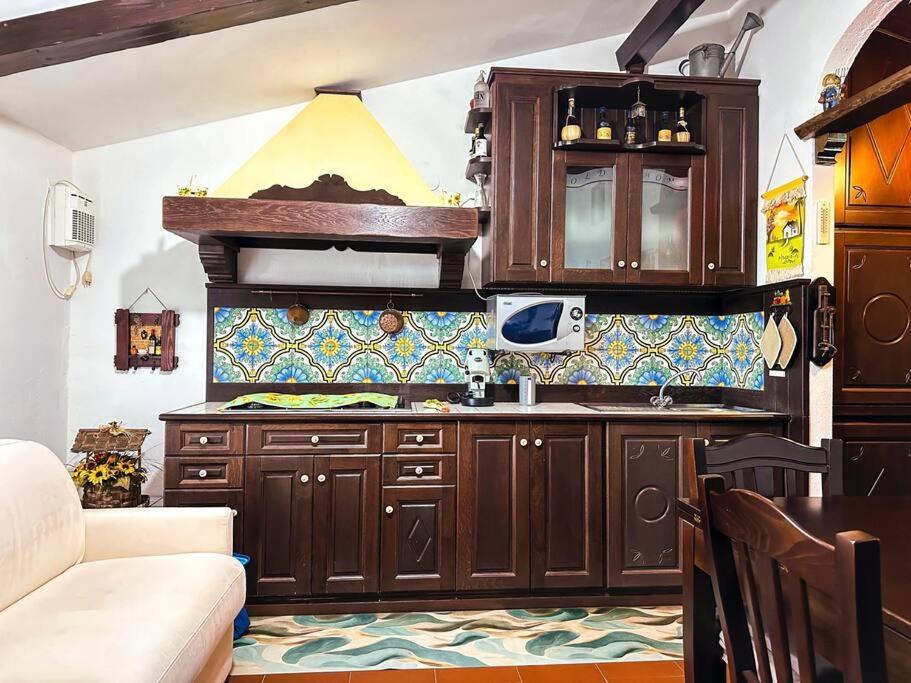 Free Parking La Bianca Neve Cottage Кастель-ді-Сангро Екстер'єр фото