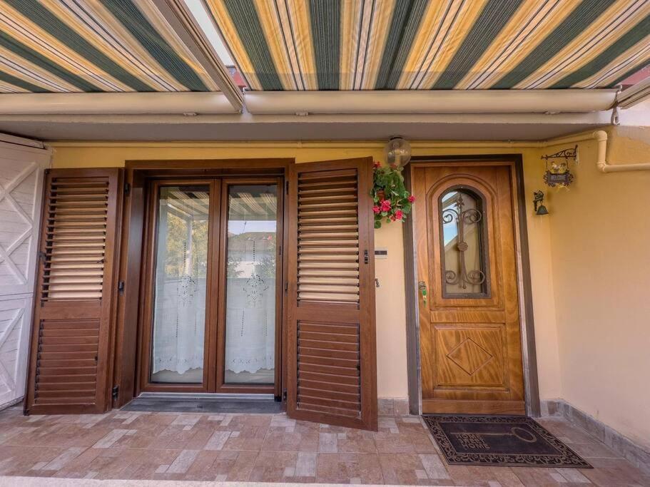 Free Parking La Bianca Neve Cottage Кастель-ді-Сангро Екстер'єр фото